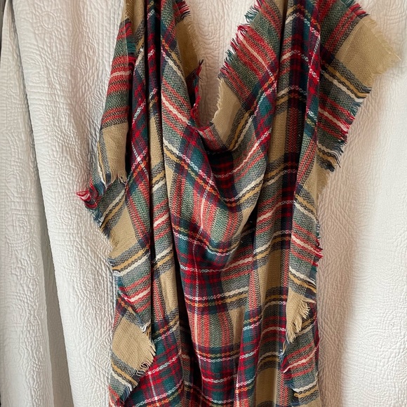 Beautiful and Soft Blanket Scarf - Picture 3 of 5